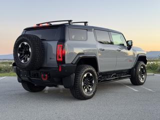 2024 GMC Hummer EV SUV — photo 2 of 33