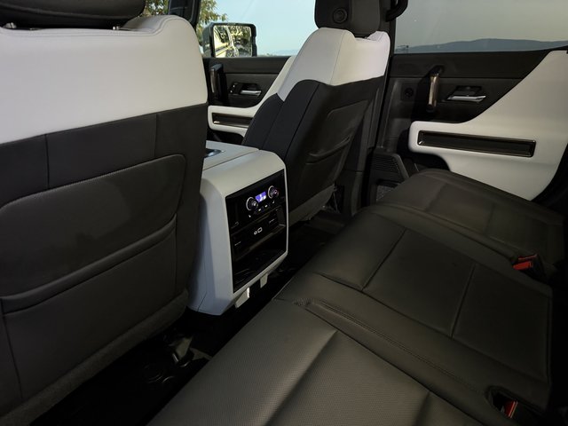 2024 GMC Hummer EV SUV — photo 26 of 33