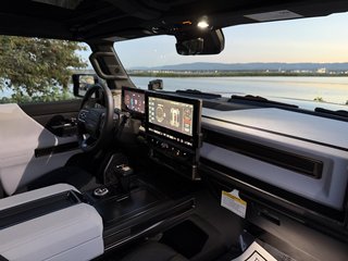 2024 GMC Hummer EV SUV — photo 24 of 33