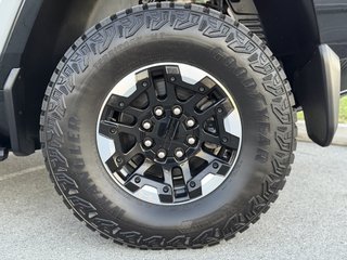 2024 GMC Hummer EV SUV — photo 20 of 33