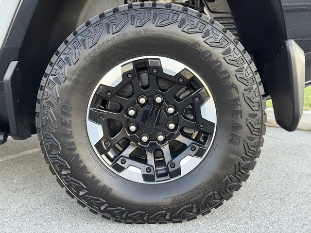 2024 GMC Hummer EV SUV — photo 20 of 33