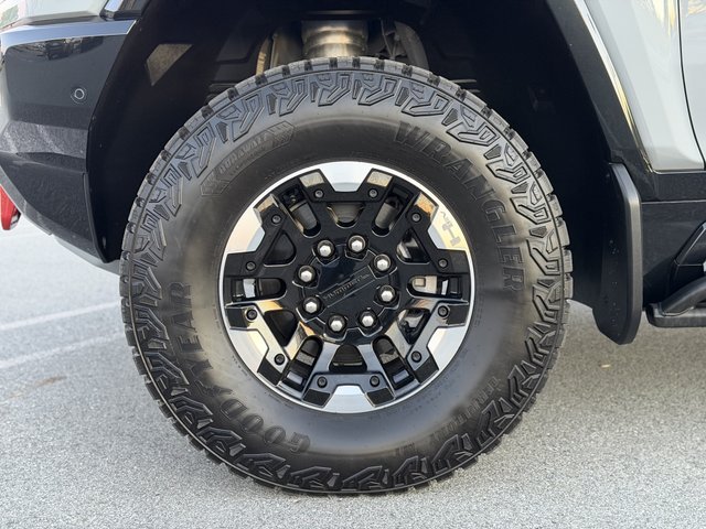 2024 GMC Hummer EV SUV — photo 19 of 33