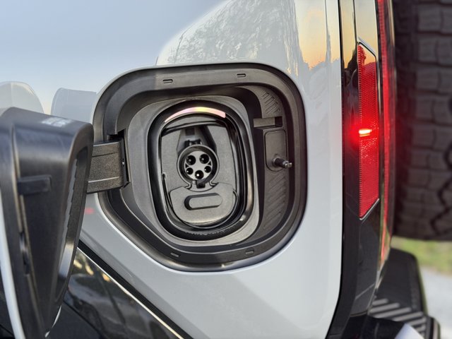 2024 GMC Hummer EV SUV — photo 8 of 33