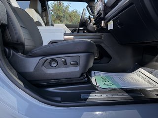2024 GMC Hummer EV SUV — photo 27 of 33