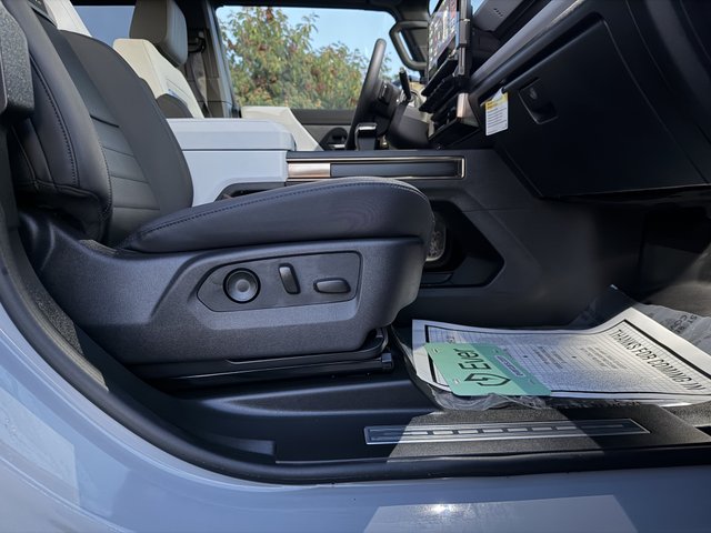 2024 GMC Hummer EV SUV — photo 27 of 33