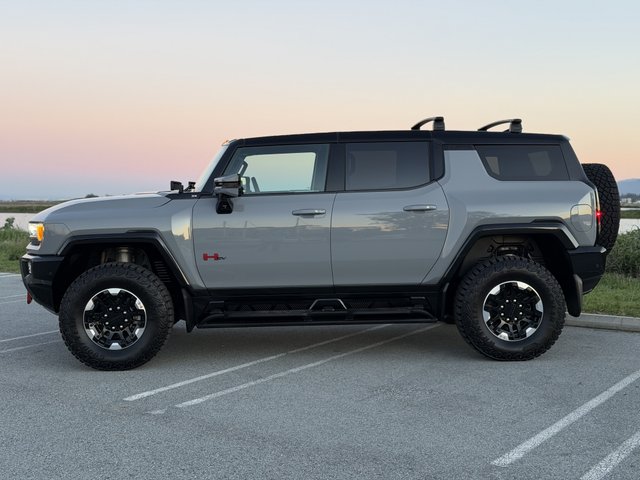 2024 GMC Hummer EV SUV — photo 12 of 33