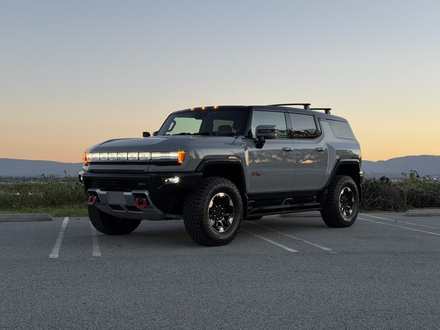 2024 GMC Hummer EV SUV — photo 9 of 33