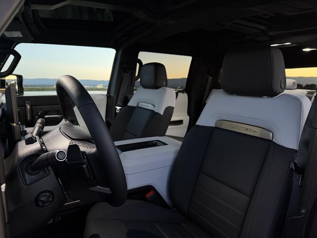 2024 GMC Hummer EV SUV — photo 3 of 33