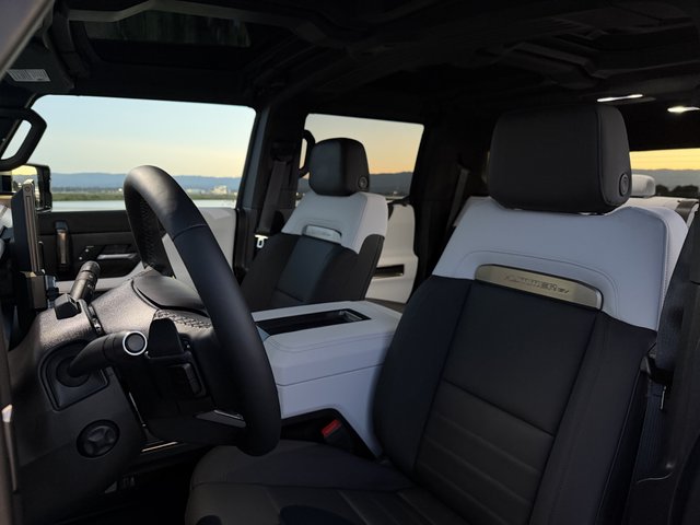 2024 GMC Hummer EV SUV — photo 3 of 33