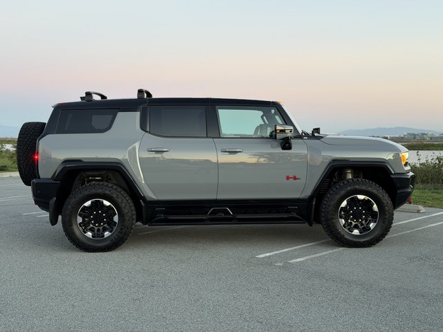 2024 GMC Hummer EV SUV — photo 14 of 33