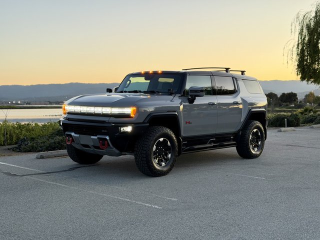 2024 GMC Hummer EV SUV — photo 17 of 33