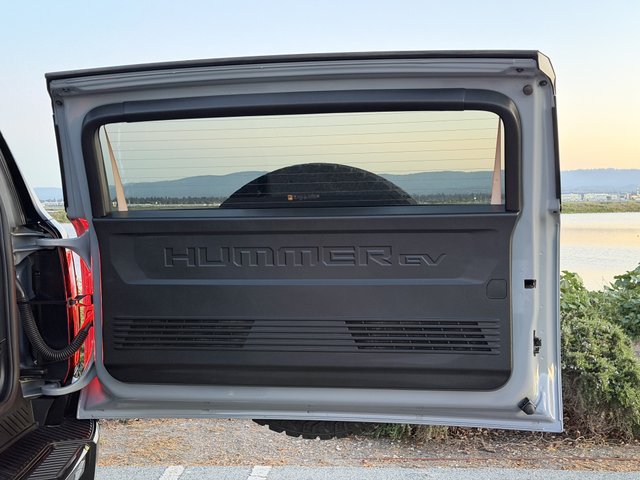 2024 GMC Hummer EV SUV — photo 33 of 33