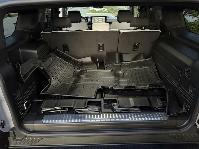 2024 GMC Hummer EV SUV — photo 6 of 33