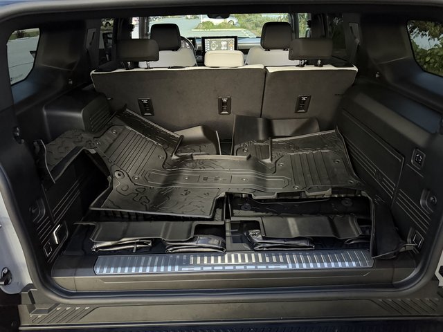 2024 GMC Hummer EV SUV — photo 6 of 33