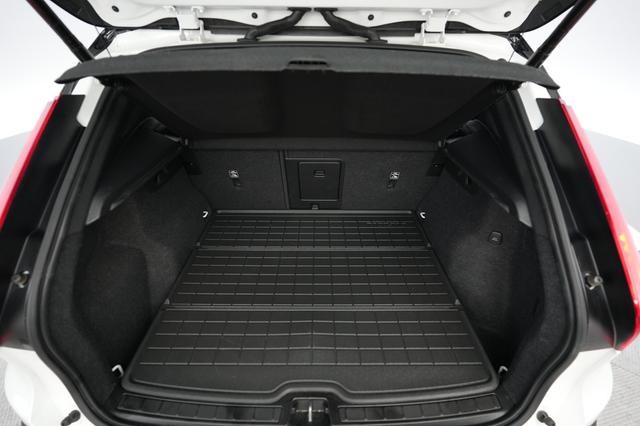 2021 Volvo XC40 Recharge — photo 6 of 22