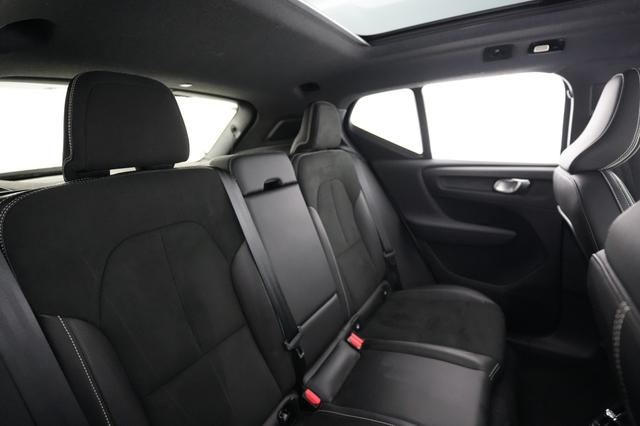 2021 Volvo XC40 Recharge — photo 4 of 22