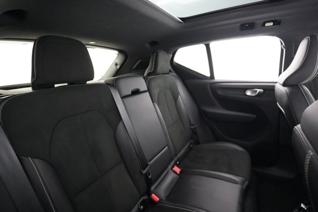 2021 Volvo XC40 Recharge — photo 4 of 22