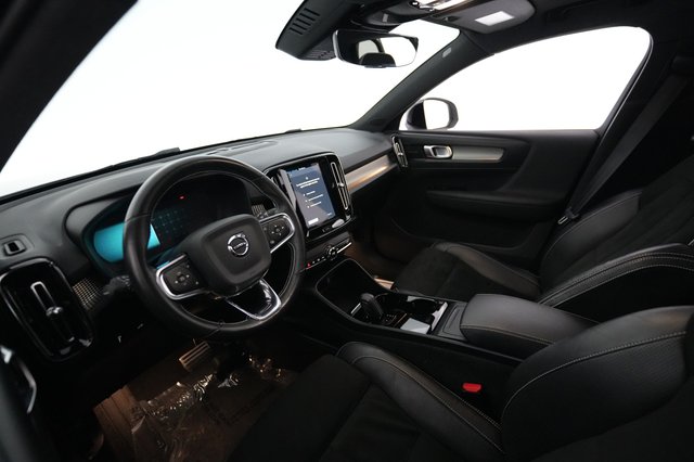2021 Volvo XC40 Recharge — photo 18 of 22