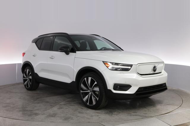 2021 Volvo XC40 Recharge — photo 10 of 22
