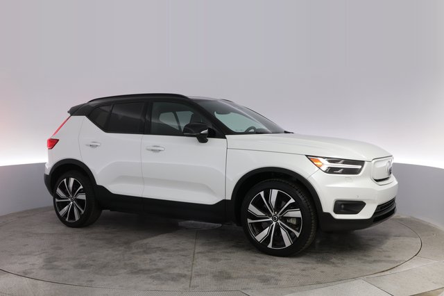 2021 Volvo XC40 Recharge — photo 11 of 22