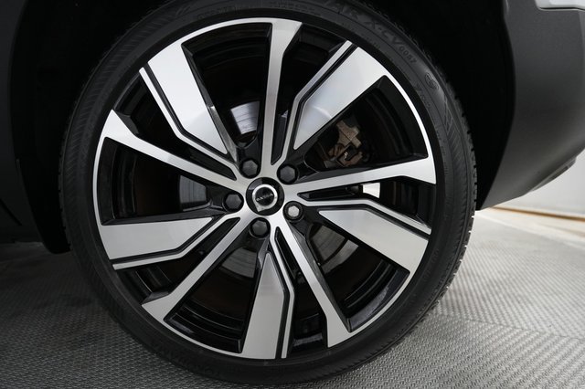 2021 Volvo XC40 Recharge — photo 7 of 22