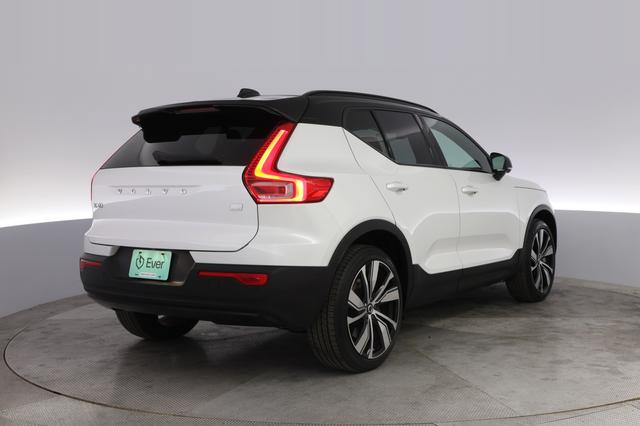 2021 Volvo XC40 Recharge — photo 2 of 22