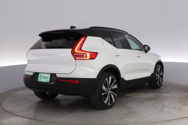 2021 Volvo XC40 Recharge — photo 2 of 22