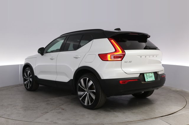2021 Volvo XC40 Recharge — photo 13 of 22