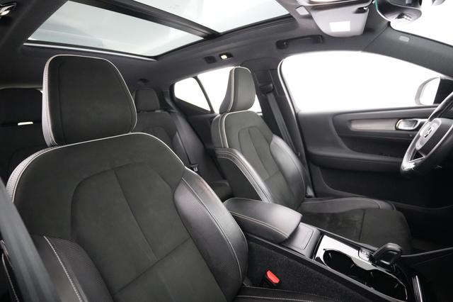 2021 Volvo XC40 Recharge — photo 3 of 22