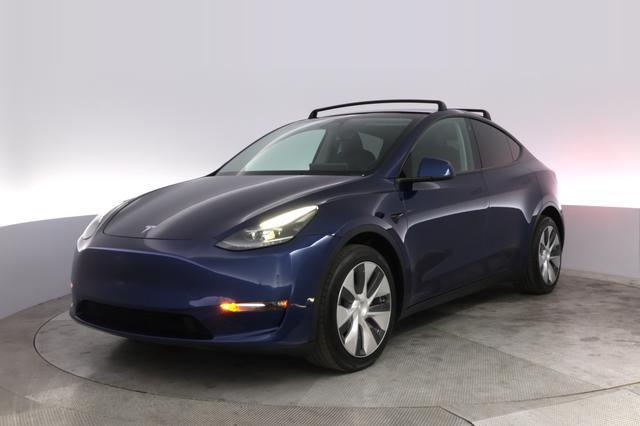 2022 Tesla Model Y — VIN 7SAYGDEE8NF556143