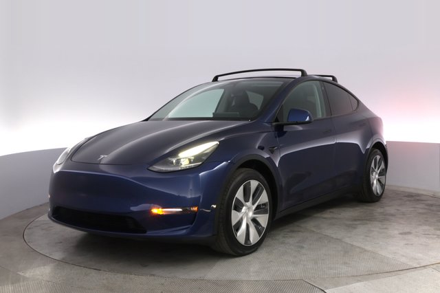 2022 Tesla Model Y — VIN 7SAYGDEE8NF556143