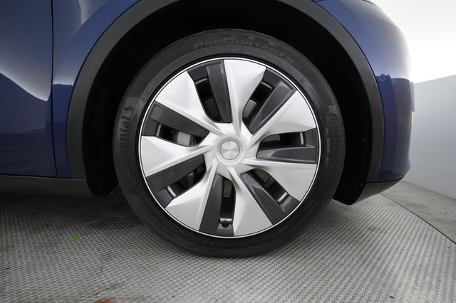 2022 Tesla Model Y — photo 16 of 21