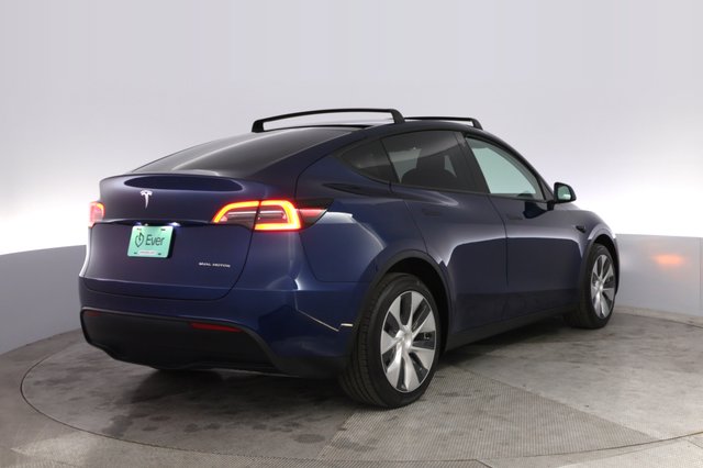 2022 Tesla Model Y — photo 2 of 21