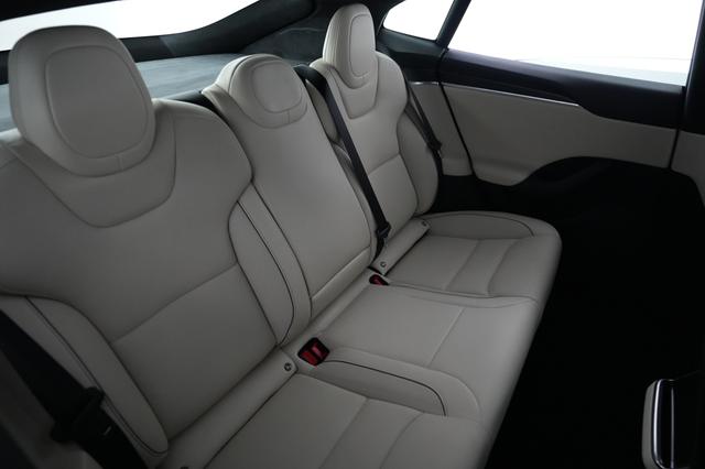 2022 Tesla Model S — photo 4 of 22