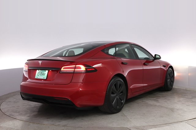2022 Tesla Model S — photo 2 of 22