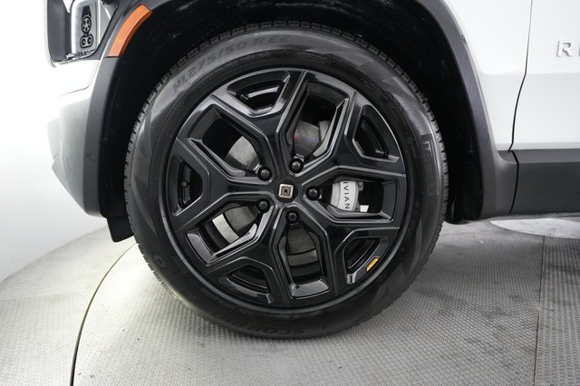 2024 Rivian R1S — photo 15 of 21