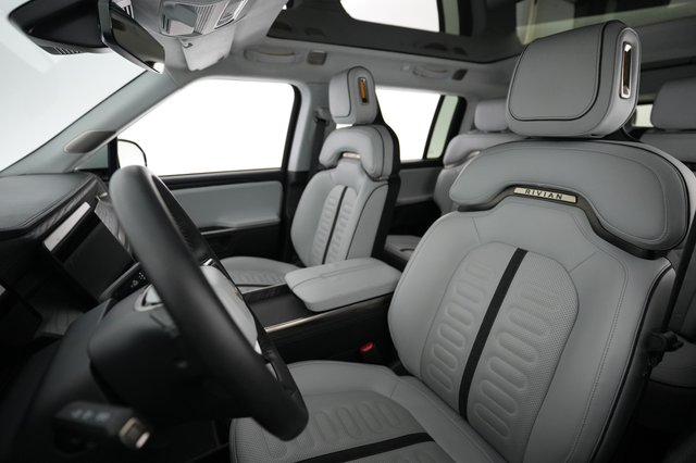 2024 Rivian R1S — photo 3 of 21