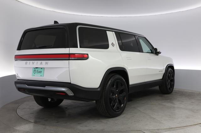 2024 Rivian R1S — photo 2 of 21