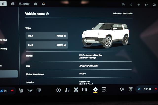 2024 Rivian R1S — photo 5 of 21