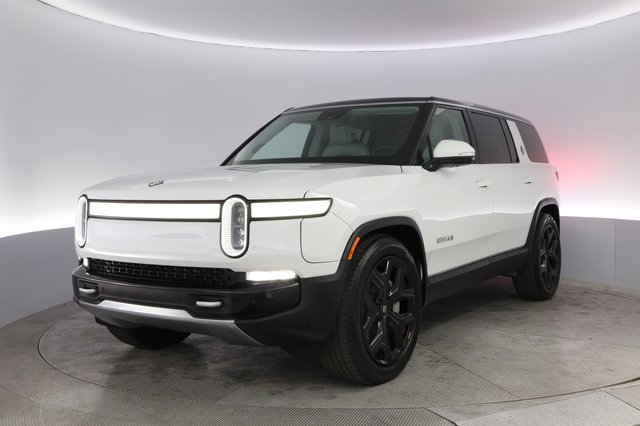 2024 Rivian R1S — VIN 7PDSGCBA2RN033151