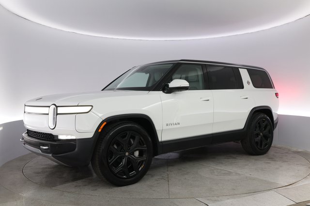 2024 Rivian R1S — photo 14 of 21