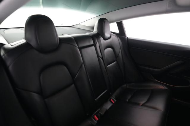 2020 Tesla Model 3 — photo 4 of 21