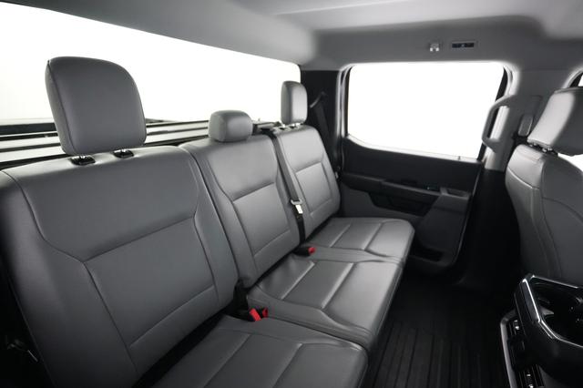 2023 Ford F-150 Lightning — photo 4 of 15