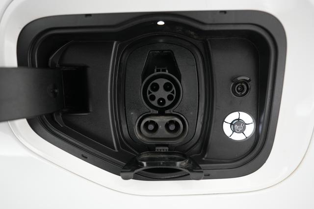2023 Ford F-150 Lightning — photo 8 of 15