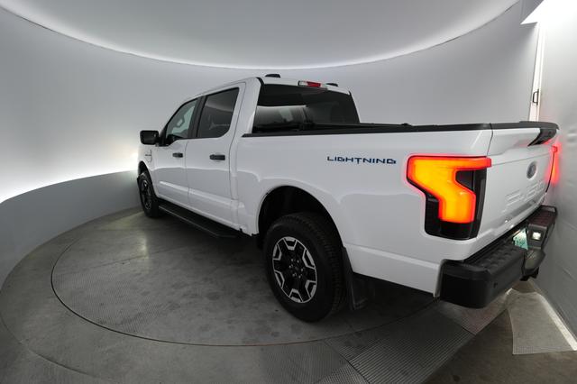 2023 Ford F-150 Lightning — photo 2 of 15