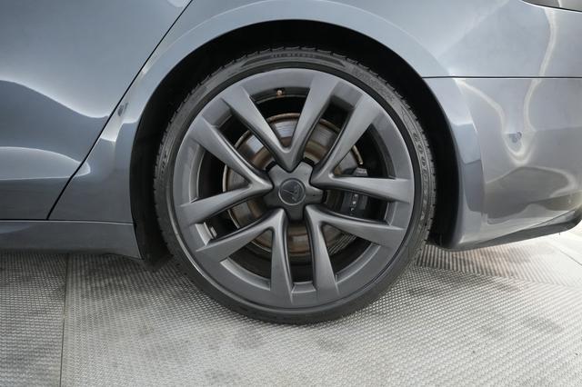 2023 Tesla Model S — photo 7 of 21