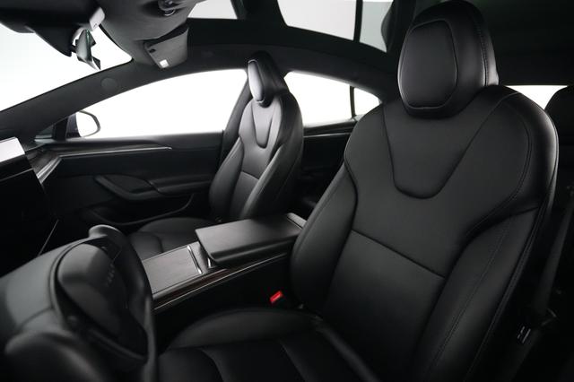 2023 Tesla Model S — photo 3 of 21