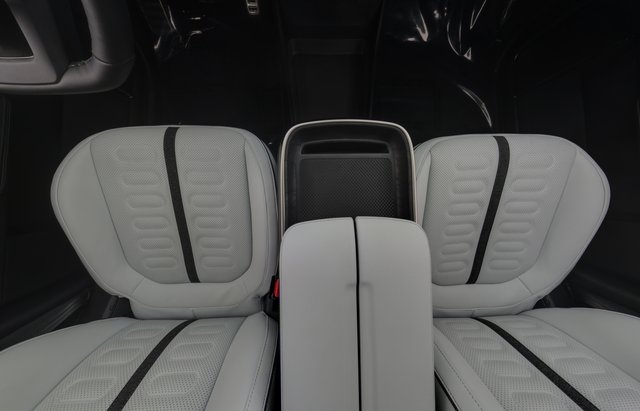 2024 Rivian R1S — photo 23 of 25