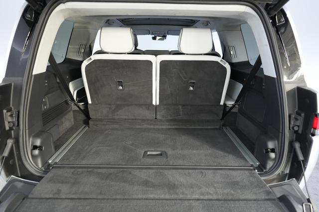 2024 Rivian R1S — photo 6 of 25