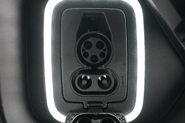 2024 Rivian R1S — photo 8 of 25